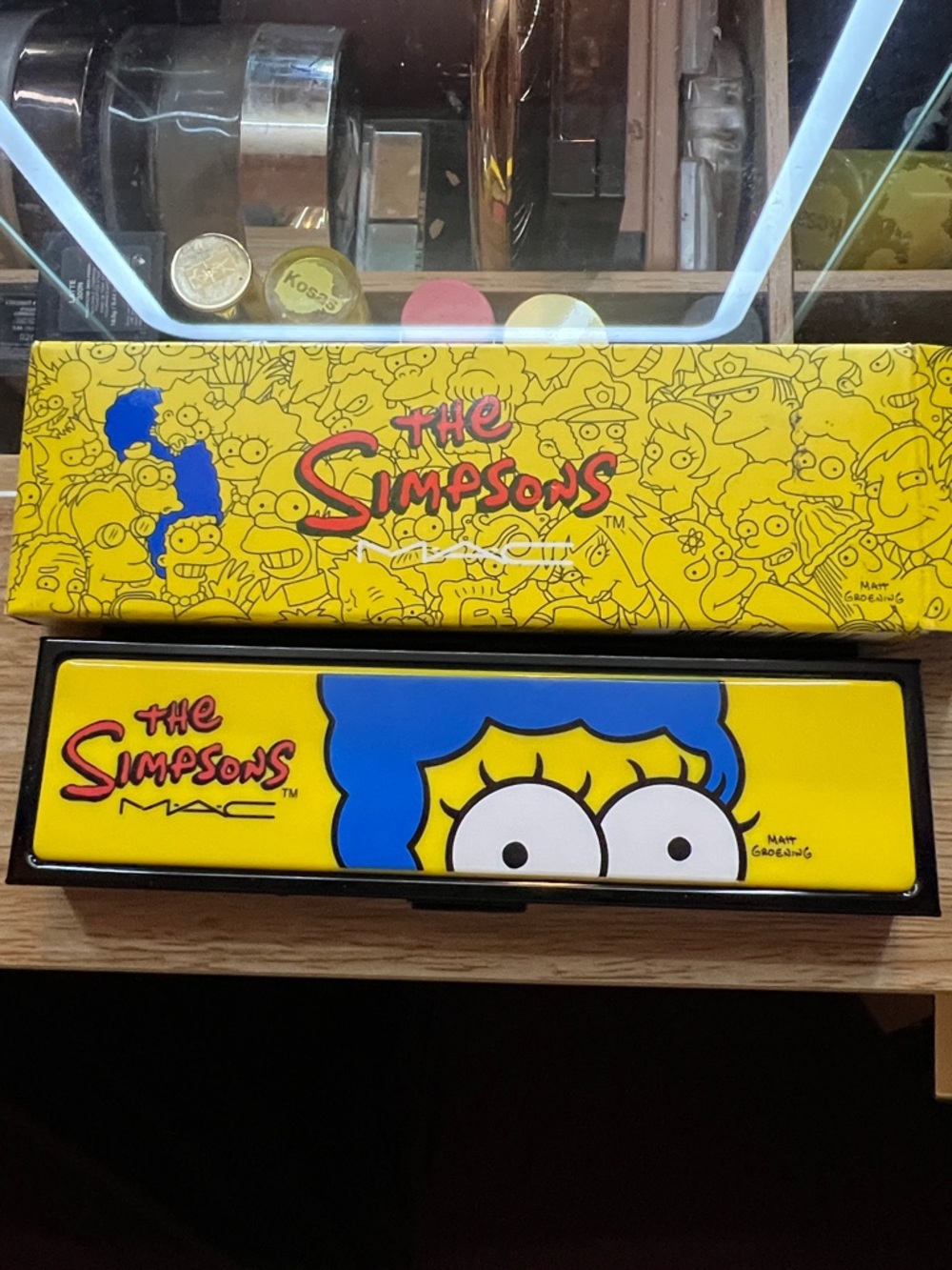 MAC Cosmetics x The Simpsons Eyeshadow Palette - Yellow & Blue - Picture 2 of 4